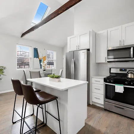 Chicago Treasure 4 Bed Getaway Villa